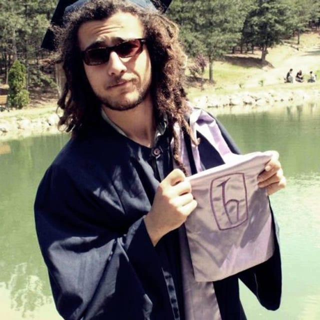 Mehmet Çetin'in Hacettepe Üniversitesi Psikoloji Bölümü mezuniyet törenine ait fotoğrafı